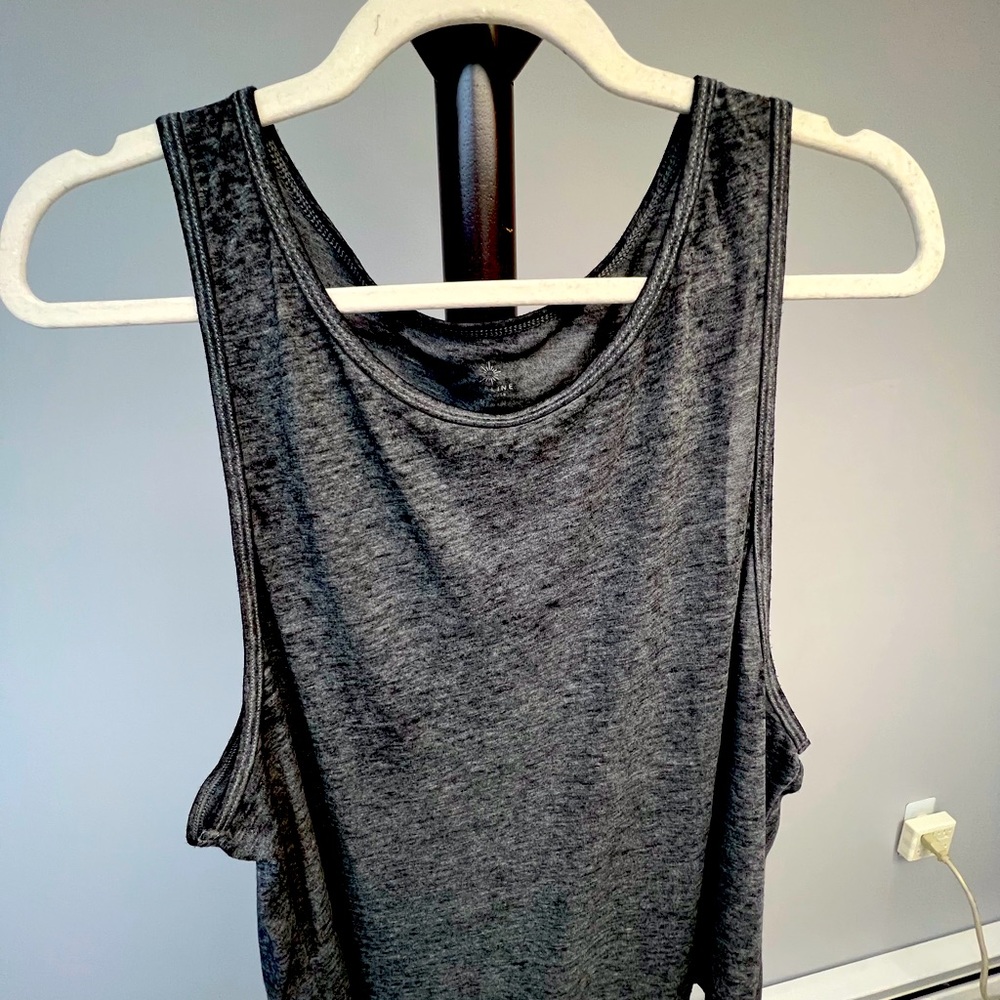 Offline by Aerie  Top Size M